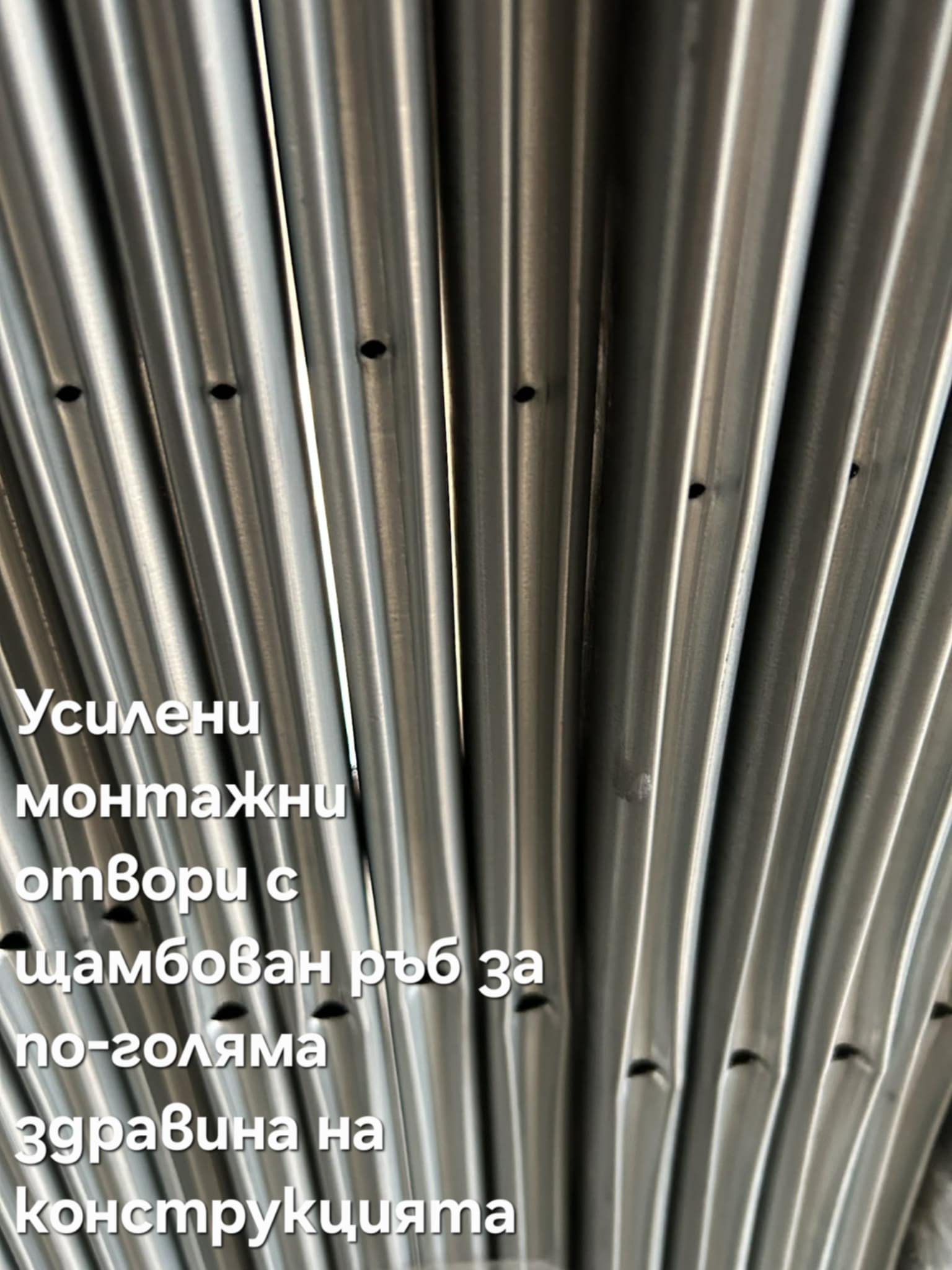 оранжерия с двойни врати отпред и отзад