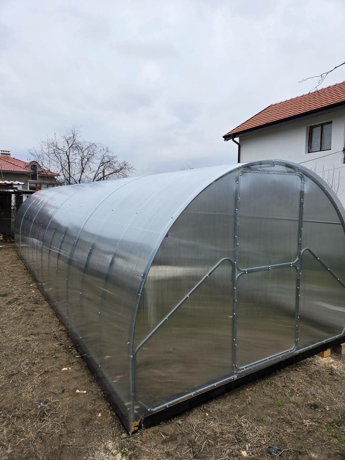 оранжерия за зеленчуци с поцинкована конструкция